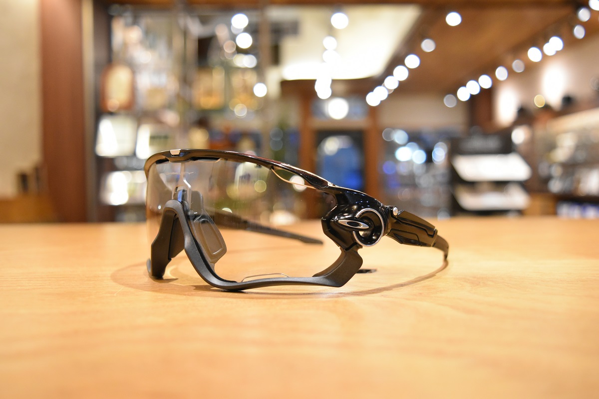 OAKLEY JAWBREAKER ジョウブレイカー サングラス 調光レンズ